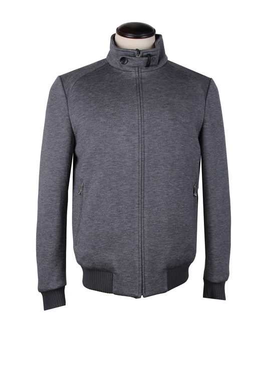 Серая куртка с высоким воротом и застежкой-молнией