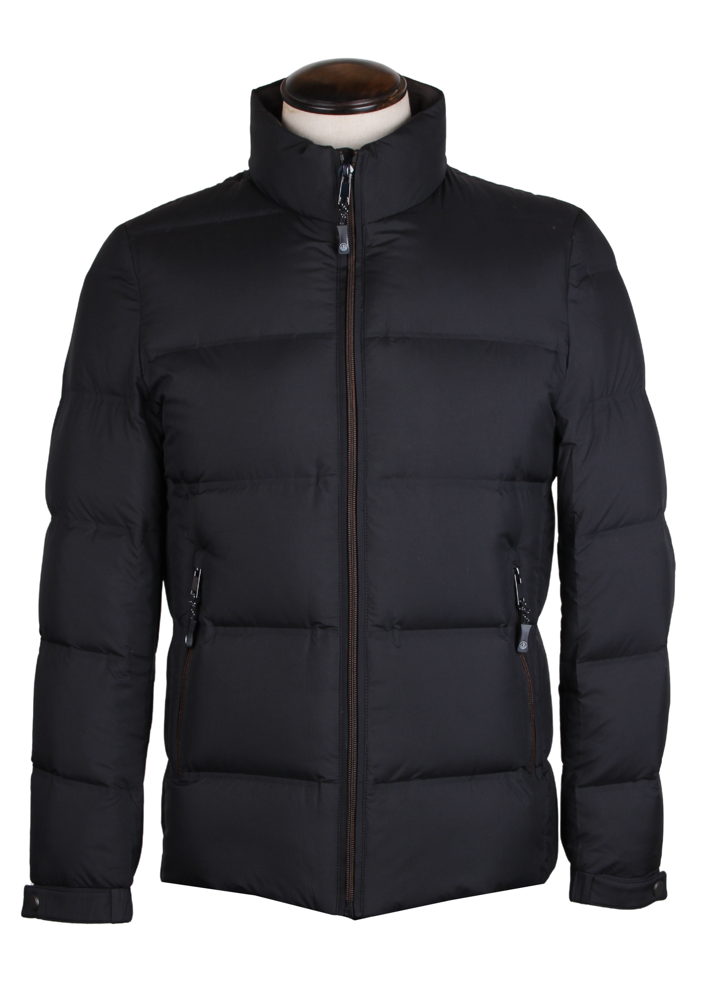 Черная пуховая куртка