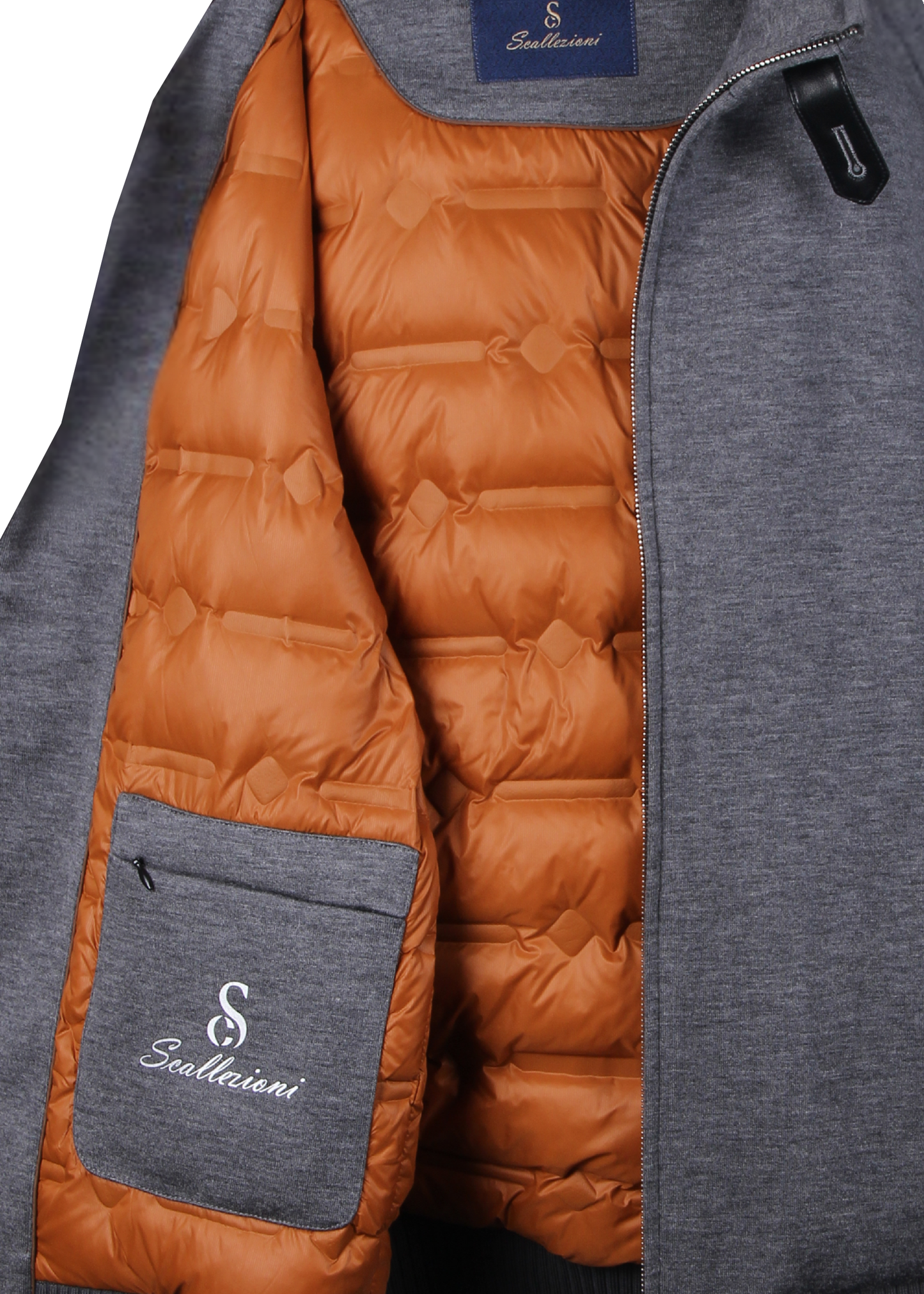 Серая куртка с высоким воротом и застежкой-молнией