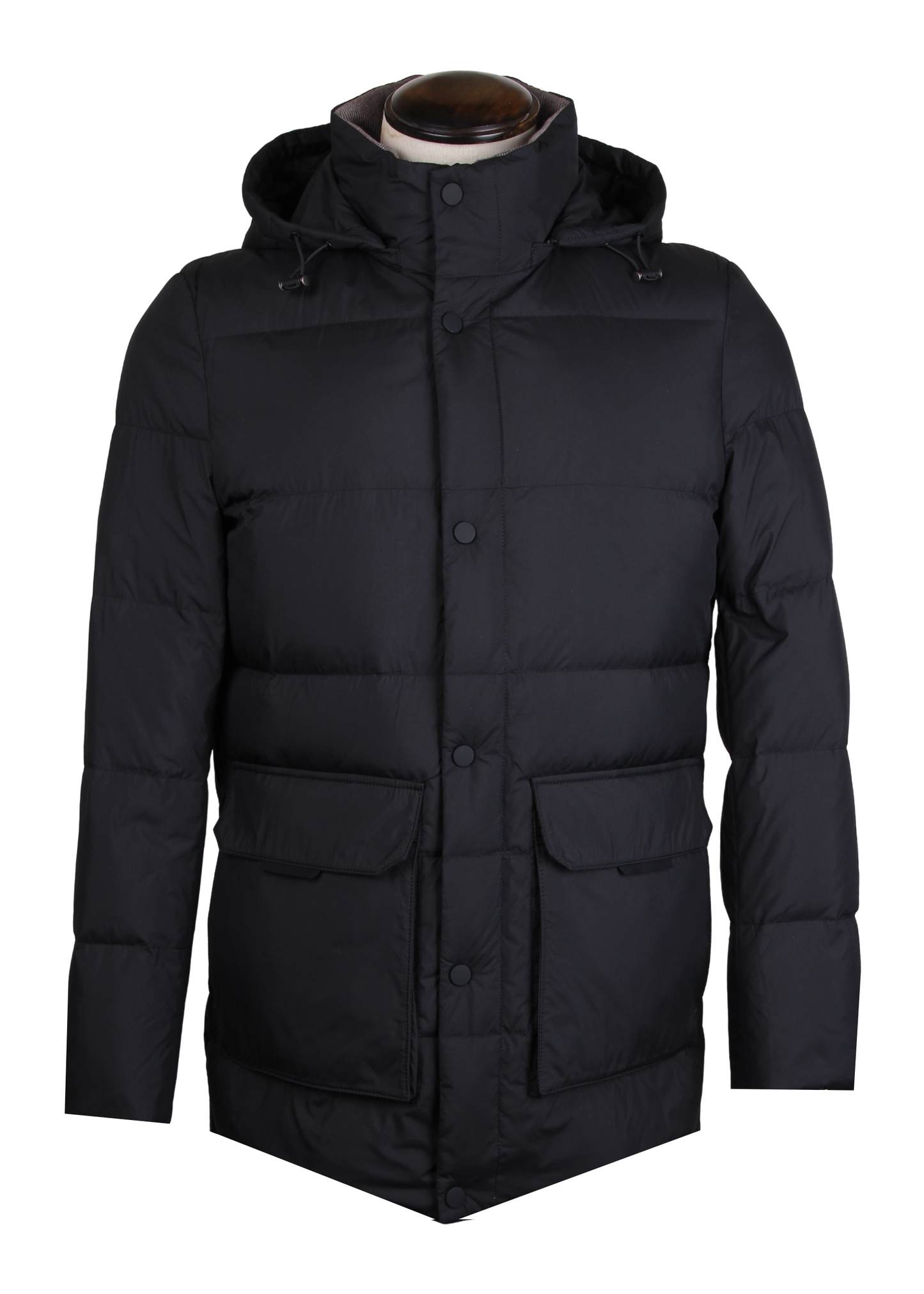 Черный пуховик с капюшоном