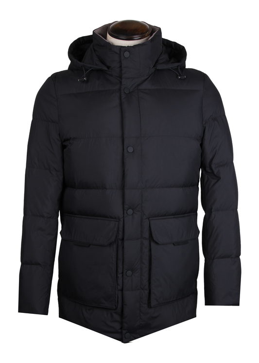 Черный пуховик с капюшоном