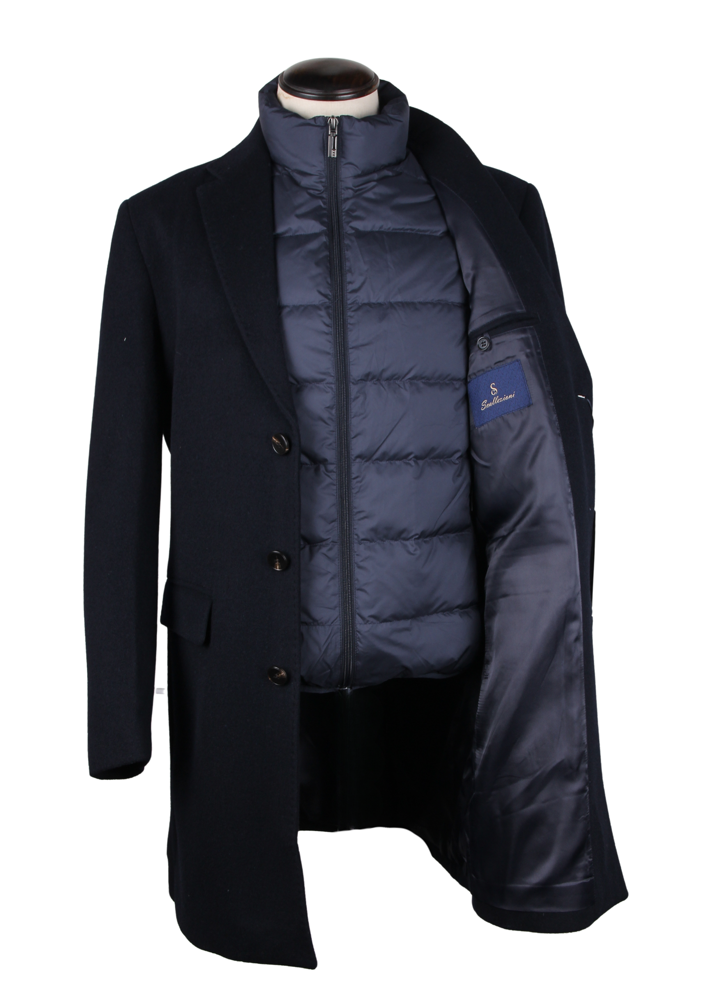 Темно-синее пальто