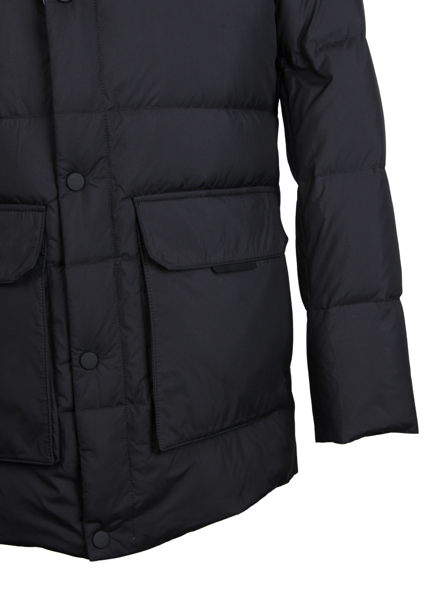 Черный пуховик с капюшоном