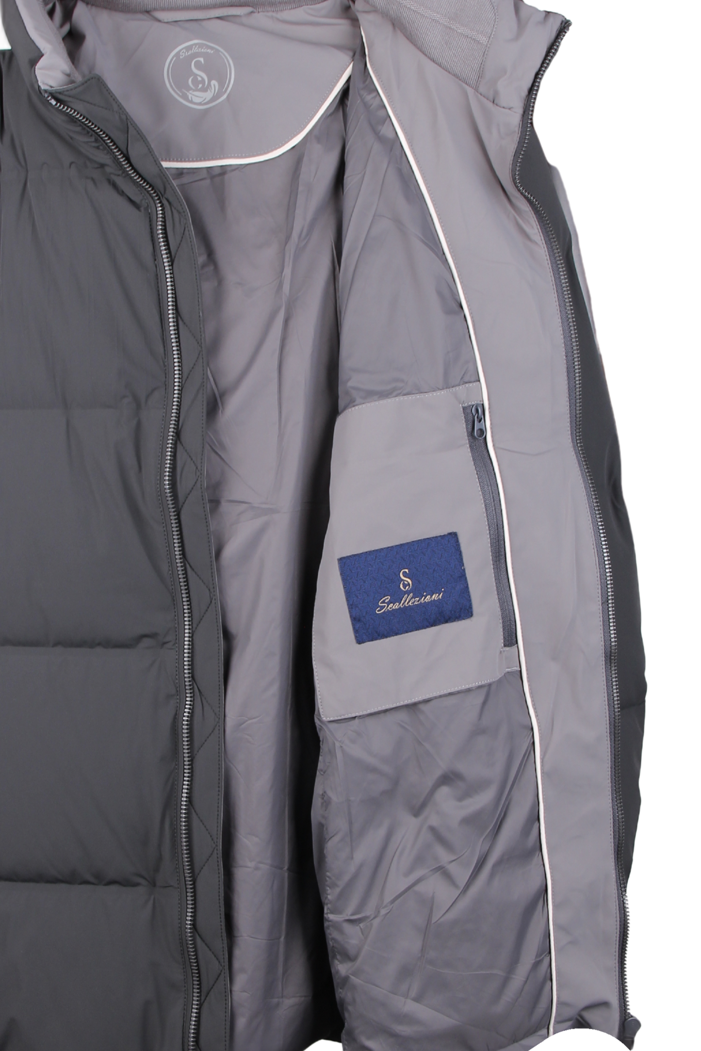 Серая куртка с воротником-стойкой