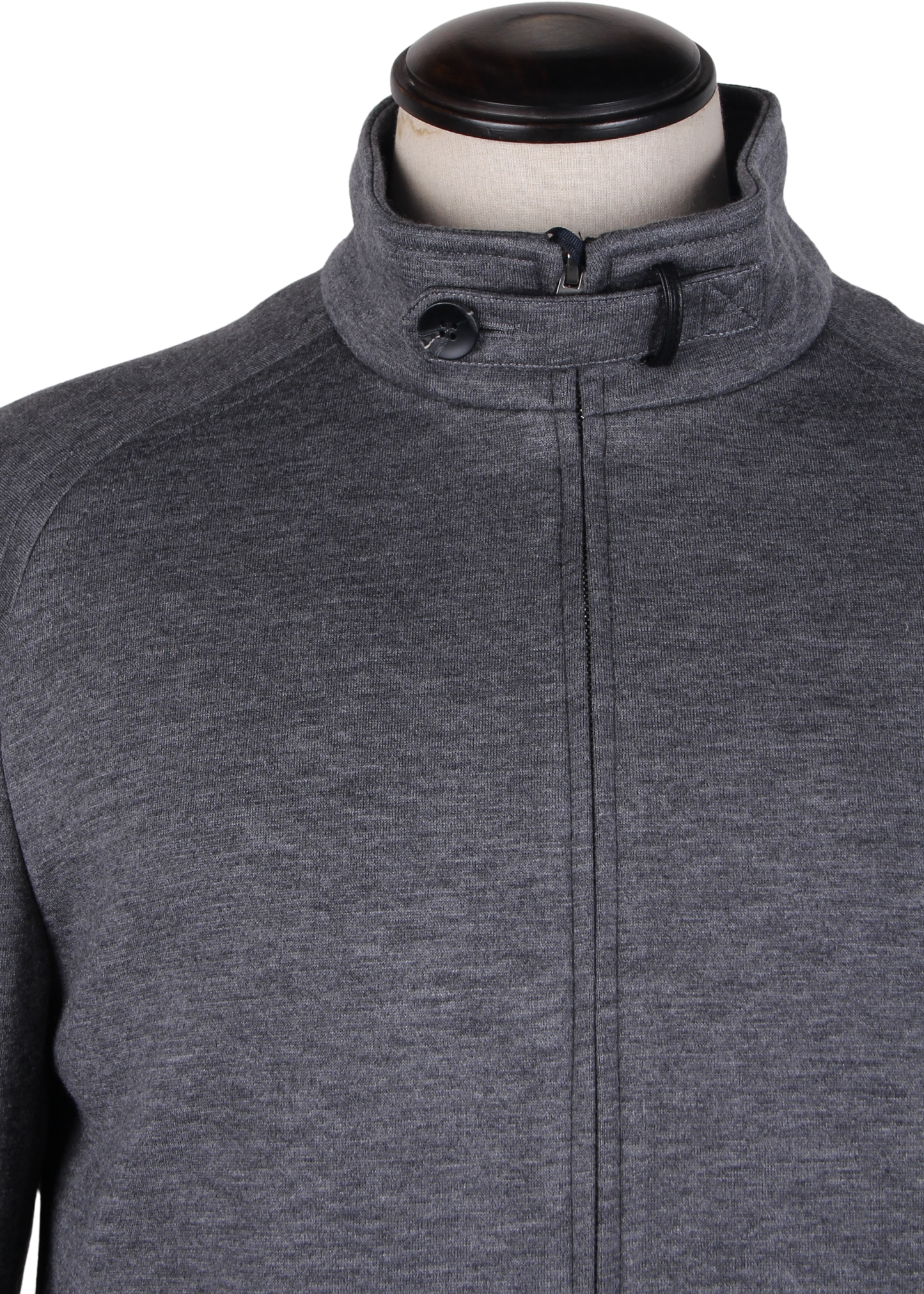 Серая куртка с высоким воротом и застежкой-молнией