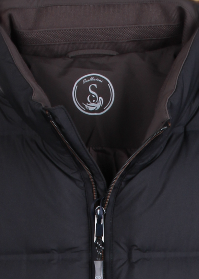 Черная пуховая куртка